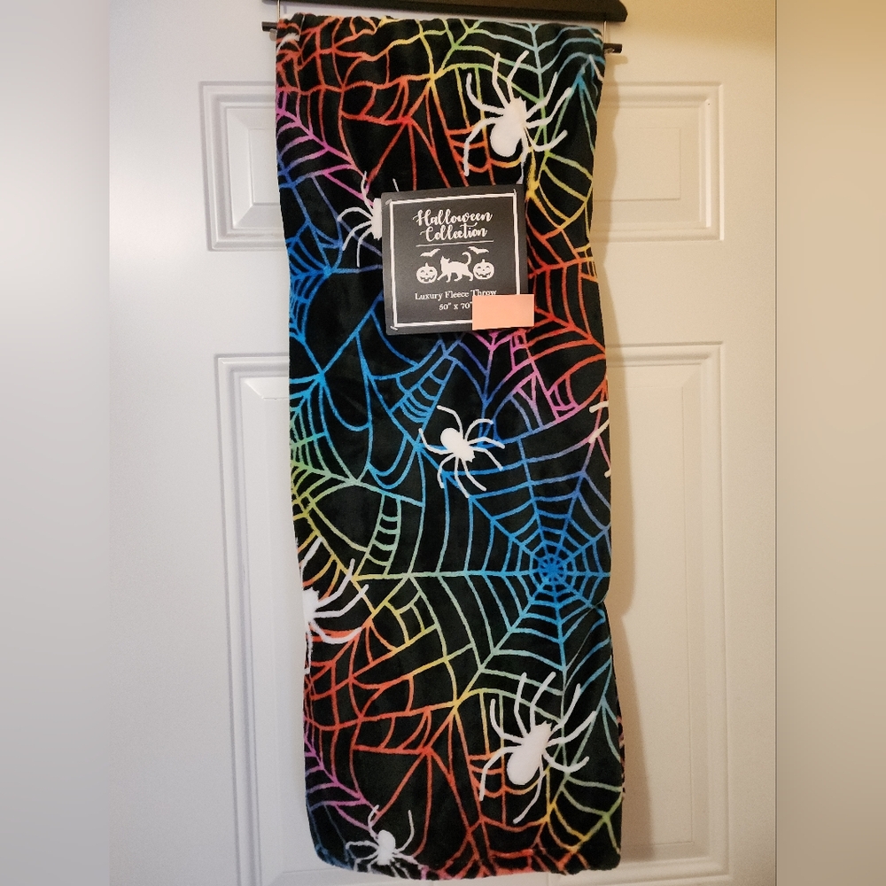NWT Halloween Spider 🕸Web Rainbow blanket🎃💙❤️